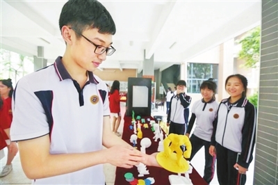 珠海特區(qū)報數(shù)字報-打造現(xiàn)代職業(yè)教育體系 秀出職校時代新風(fēng)采