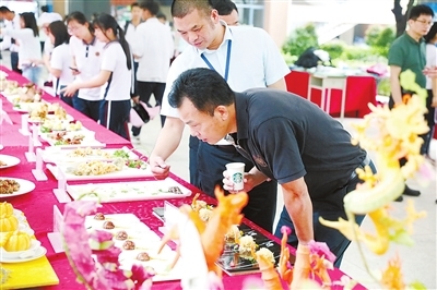 2019年珠海市職業(yè)教育活動(dòng)周啟動(dòng) 各色美食展示令人大飽口福